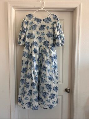 Ivy City Co Odette Dress with White and Blue Floral Print